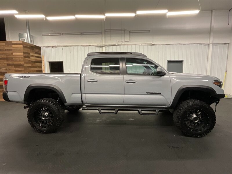 2020 Toyota Tacoma TRD Off-Road 4X4 / CUSTOM BUILT LIFTED /15,000 MIL  1-OWNER LOCAL TRUCK / LONG BED / LIFTED w/ 35 " MUD TIRES & 20 " XD WHEELS / CUSTOM BUMPER & WINCH / LIGHT BAR / 6INC PRO COMP LIFT KIT / REAR AIRBAGS / SHARP & CLEAN !! - Photo 4 - Gladstone, OR 97027