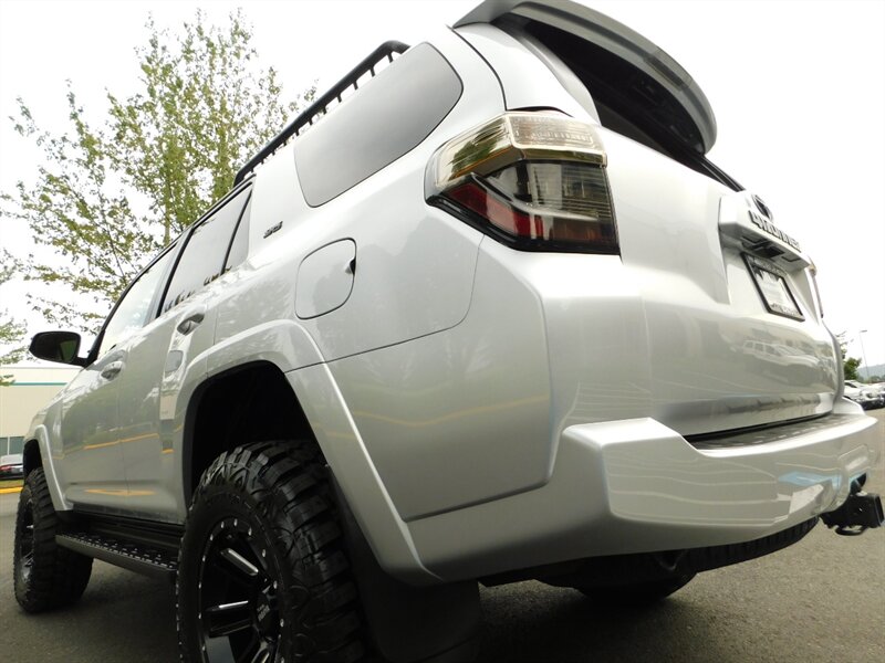 2018 Toyota 4Runner SR5 / 4x4 / 1_Owner / NEW Wheels+Mud Tires / LIFTD   - Photo 44 - Portland, OR 97217