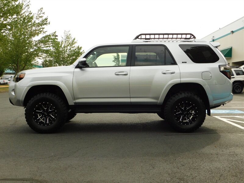 2018 Toyota 4Runner SR5 / 4x4 / 1_Owner / NEW Wheels+Mud Tires / LIFTD   - Photo 3 - Portland, OR 97217