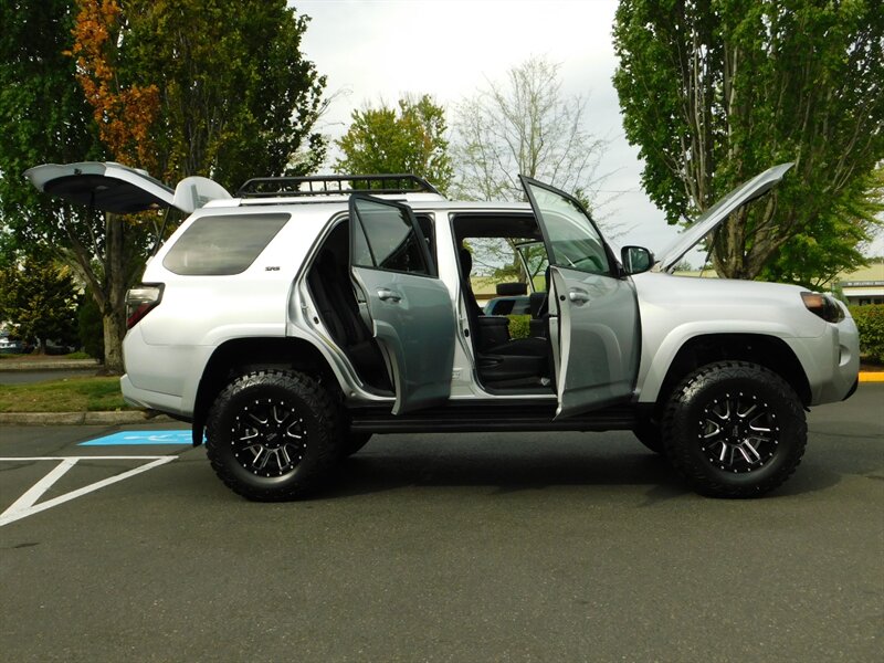 2018 Toyota 4Runner SR5 / 4x4 / 1_Owner / NEW Wheels+Mud Tires / LIFTD   - Photo 36 - Portland, OR 97217