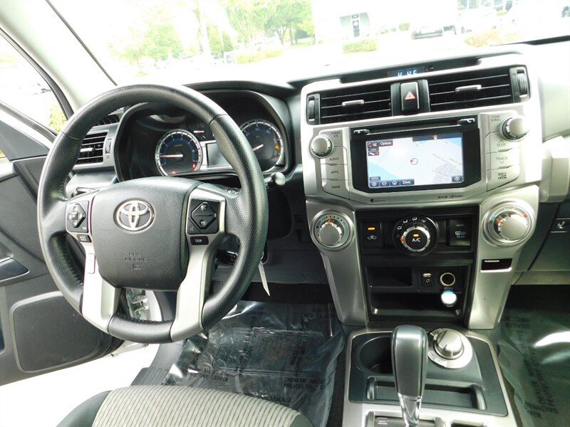 2018 Toyota 4Runner SR5 / 4x4 / 1_Owner / NEW Wheels+Mud Tires / LIFTD   - Photo 16 - Portland, OR 97217