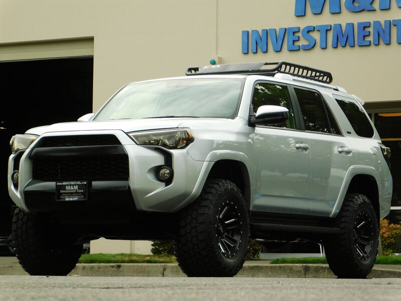 2018 Toyota 4Runner SR5 / 4x4 / 1_Owner / NEW Wheels+Mud Tires / LIFTD   - Photo 48 - Portland, OR 97217