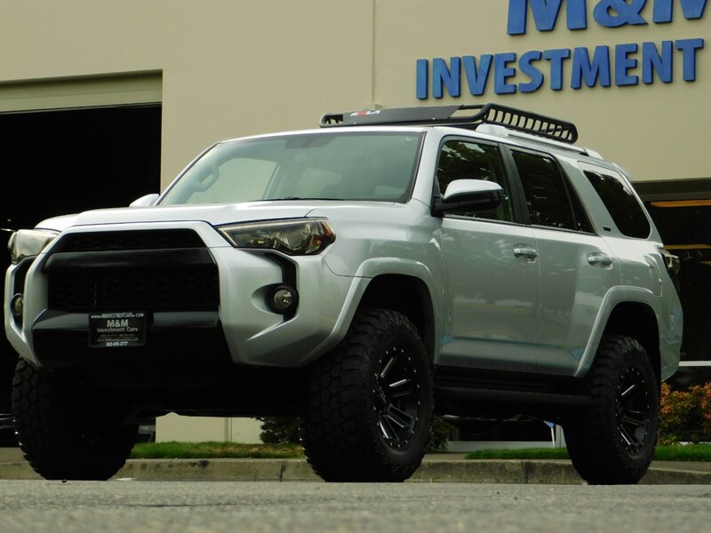 2018 Toyota 4Runner SR5 / 4x4 / 1_Owner / NEW Wheels+Mud Tires / LIFTD   - Photo 25 - Portland, OR 97217