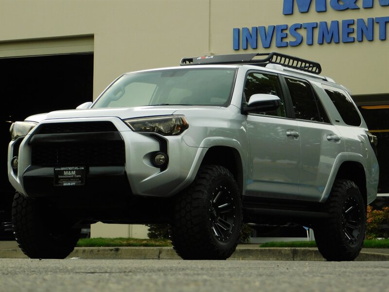 2018 Toyota 4Runner SR5 / 4x4 / 1_Owner / NEW Wheels+Mud Tires / LIFTD   - Photo 27 - Portland, OR 97217