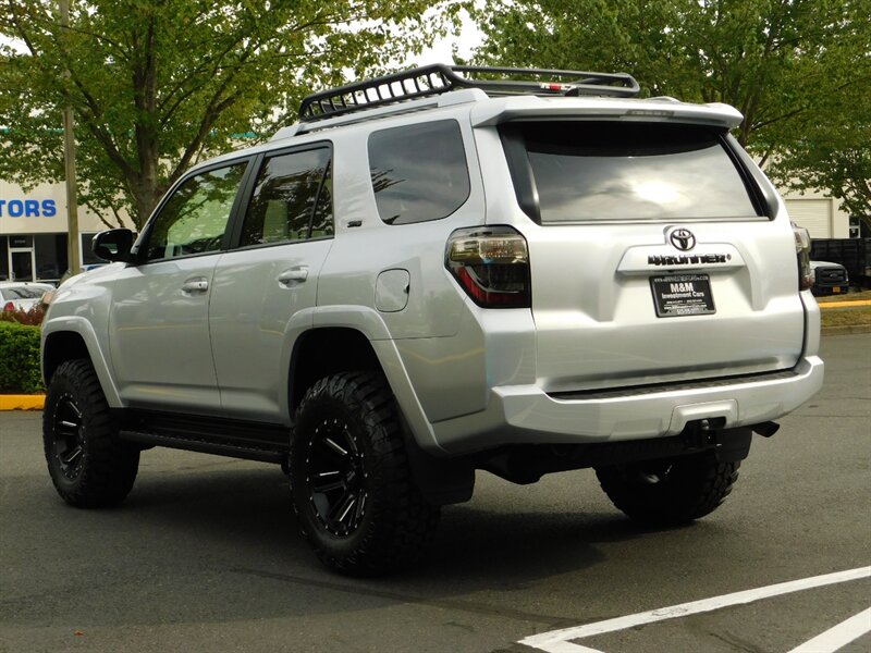 2018 Toyota 4Runner SR5 / 4x4 / 1_Owner / NEW Wheels+Mud Tires / LIFTD   - Photo 8 - Portland, OR 97217