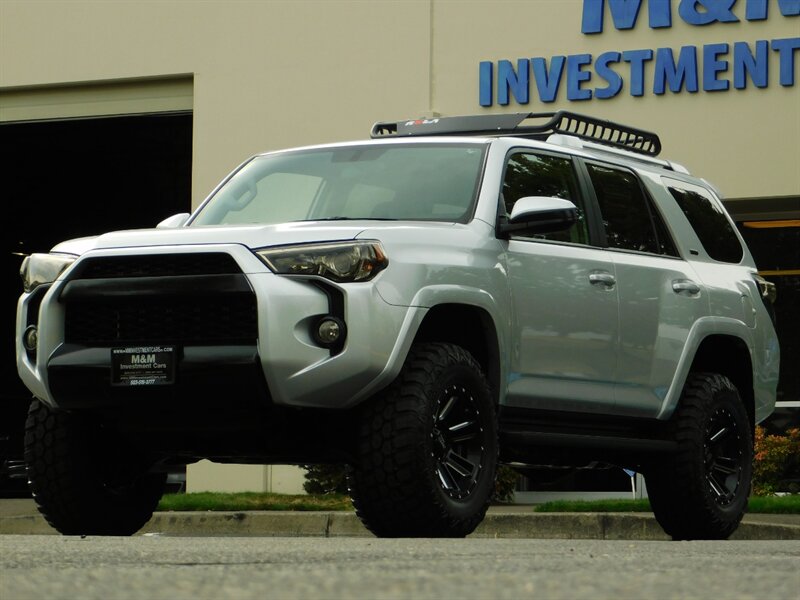 2018 Toyota 4Runner SR5 / 4x4 / 1_Owner / NEW Wheels+Mud Tires / LIFTD   - Photo 28 - Portland, OR 97217