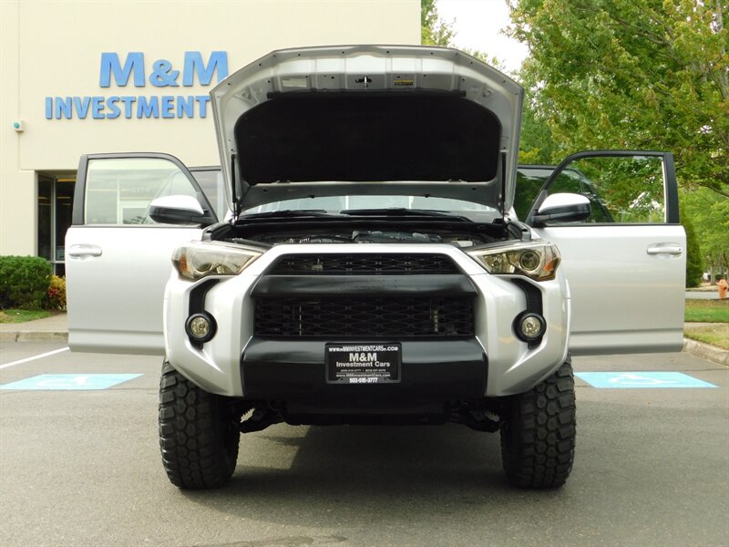 2018 Toyota 4Runner SR5 / 4x4 / 1_Owner / NEW Wheels+Mud Tires / LIFTD   - Photo 38 - Portland, OR 97217