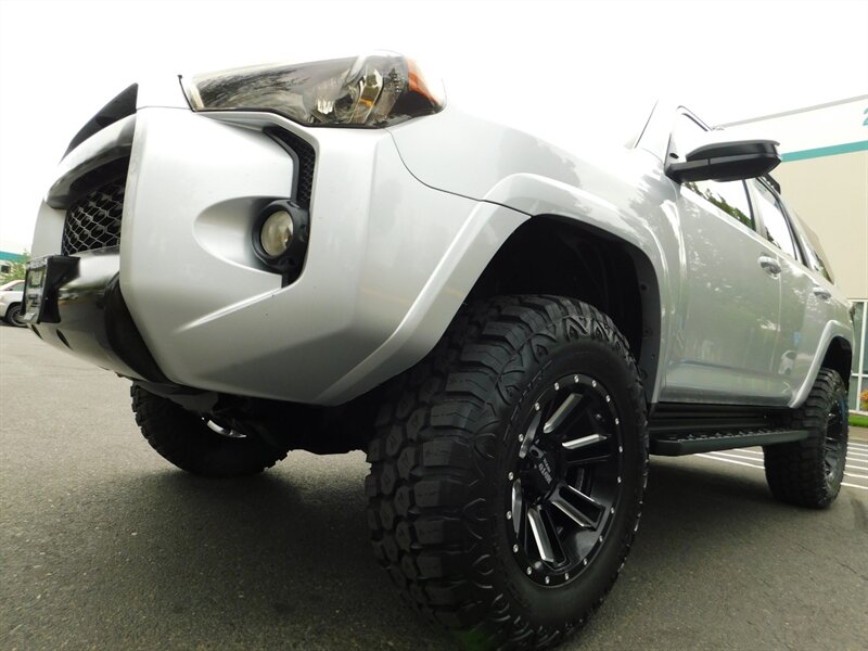 2018 Toyota 4Runner SR5 / 4x4 / 1_Owner / NEW Wheels+Mud Tires / LIFTD   - Photo 43 - Portland, OR 97217