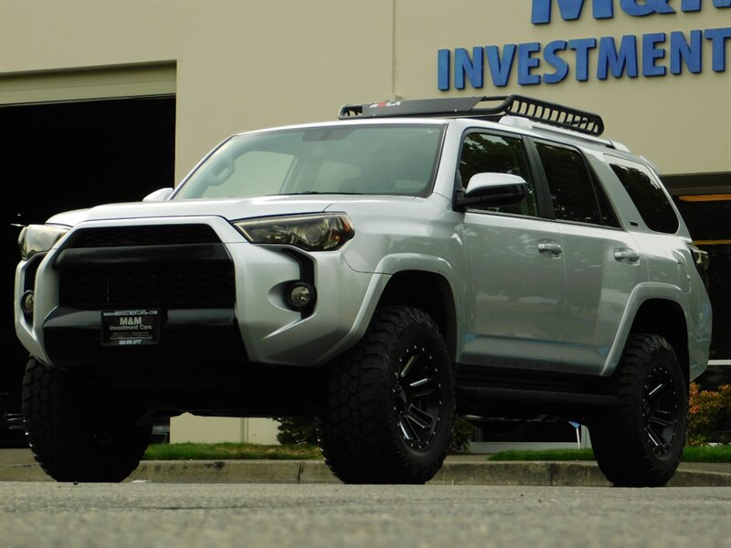 2018 Toyota 4Runner SR5 / 4x4 / 1_Owner / NEW Wheels+Mud Tires / LIFTD   - Photo 26 - Portland, OR 97217