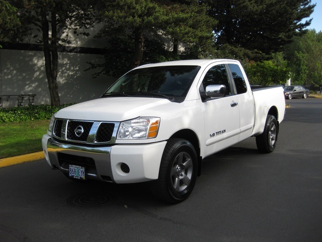 2005 Nissan Titan SE 4X4 King Cab 4-Door / V8 / White / Mint !!   - Photo 1 - Portland, OR 97217