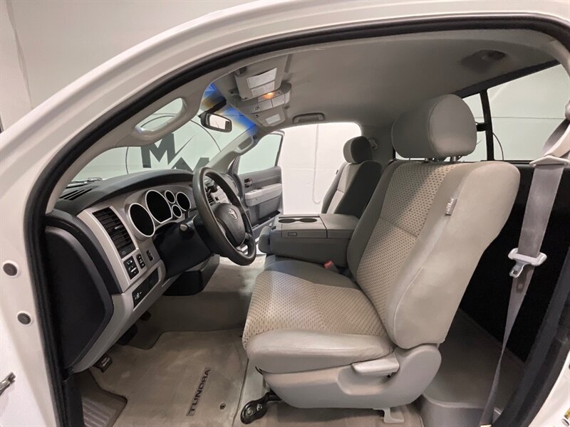 2007 Toyota Tundra SR5 Regular Cab / 4.7L V8 / LONG BED / ZERO RUST / LOCAL OREGON TRUCK / CUSTOM FRONT BUMPER with WINCH - Photo 13 - Gladstone, OR 97027