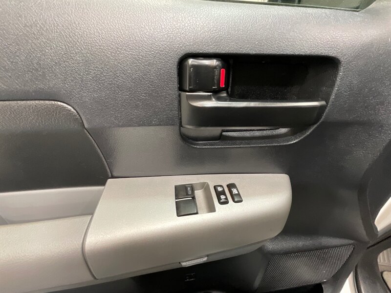 2007 Toyota Tundra SR5 Regular Cab / 4.7L V8 / LONG BED / ZERO RUST / LOCAL OREGON TRUCK / CUSTOM FRONT BUMPER with WINCH - Photo 21 - Gladstone, OR 97027