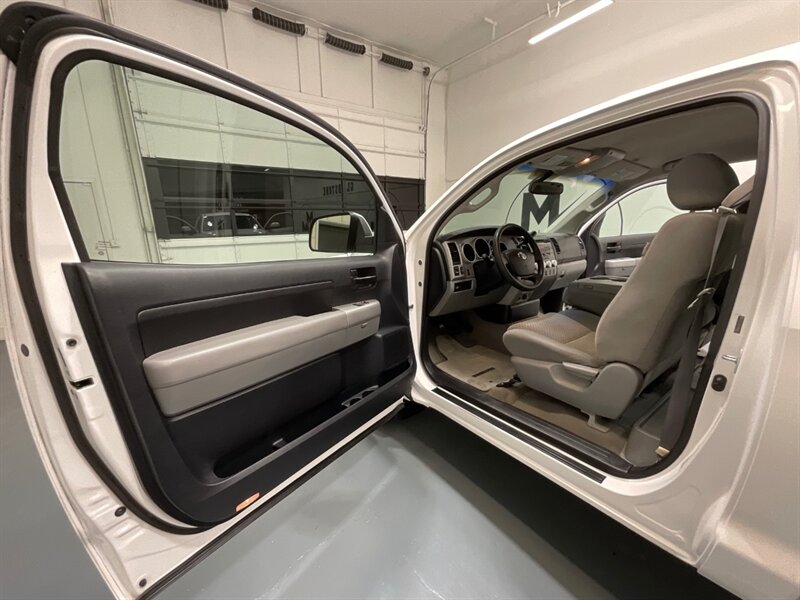 2007 Toyota Tundra SR5 Regular Cab / 4.7L V8 / LONG BED / ZERO RUST / LOCAL OREGON TRUCK / CUSTOM FRONT BUMPER with WINCH - Photo 31 - Gladstone, OR 97027