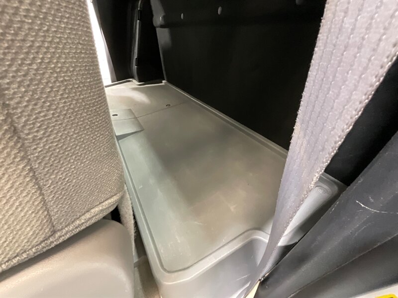 2007 Toyota Tundra SR5 Regular Cab / 4.7L V8 / LONG BED / ZERO RUST / LOCAL OREGON TRUCK / CUSTOM FRONT BUMPER with WINCH - Photo 15 - Gladstone, OR 97027