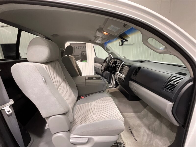 2007 Toyota Tundra SR5 Regular Cab / 4.7L V8 / LONG BED / ZERO RUST / LOCAL OREGON TRUCK / CUSTOM FRONT BUMPER with WINCH - Photo 14 - Gladstone, OR 97027