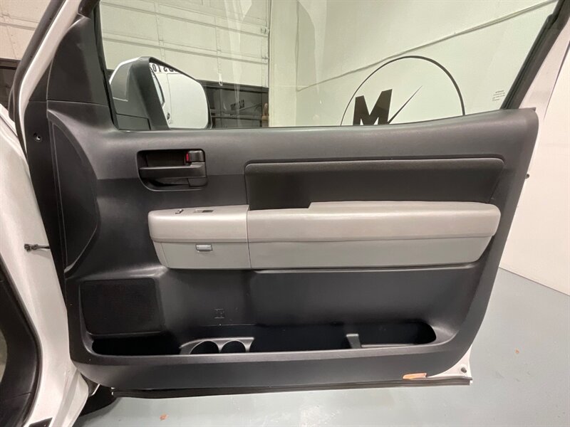 2007 Toyota Tundra SR5 Regular Cab / 4.7L V8 / LONG BED / ZERO RUST / LOCAL OREGON TRUCK / CUSTOM FRONT BUMPER with WINCH - Photo 33 - Gladstone, OR 97027