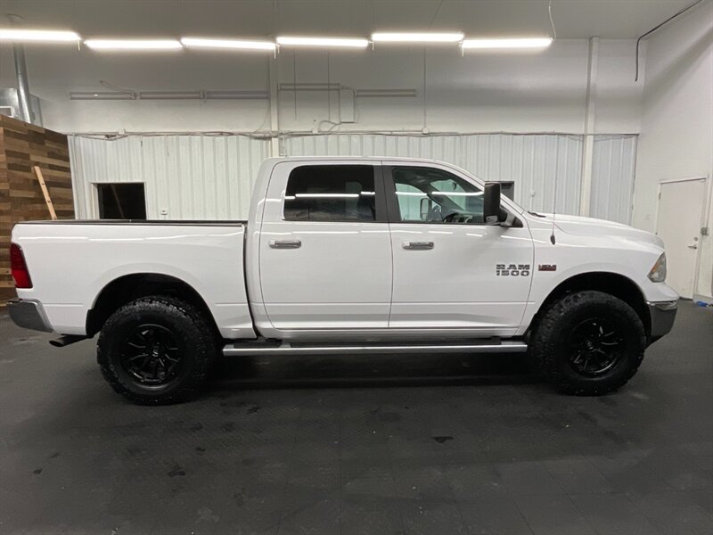 2018 RAM 1500 4x4 SLT Crew Cab  /5.7L HEMI /NEW LIFT WHEELS TIRE  1-OWNER / LOCAL / RUST FREE / 8-Speed Transmission / ONLY 57,000 MILES - Photo 4 - Gladstone, OR 97027