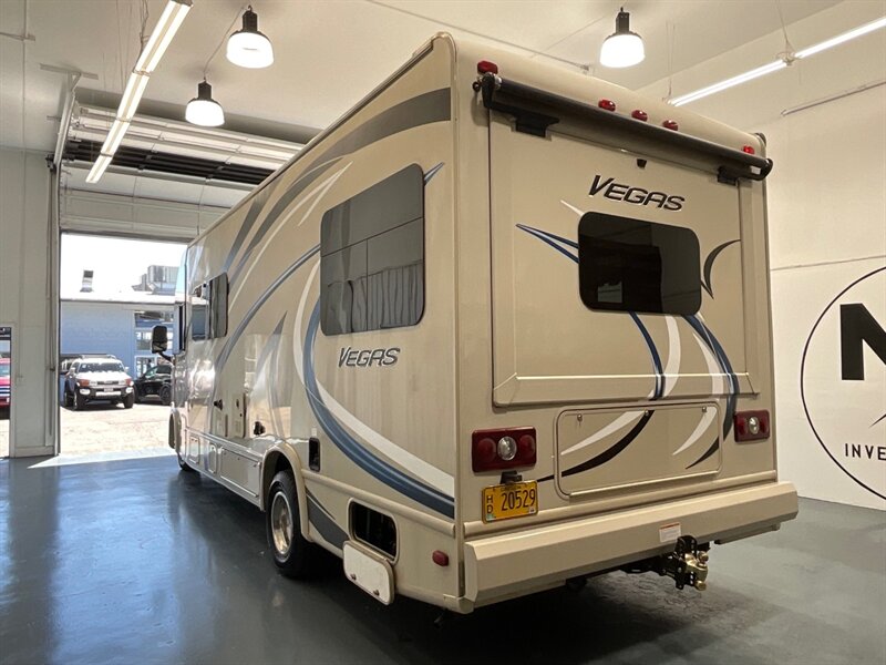 2017 Thor Vegas 25.2 LIKE NEW ONLY 16,000 MILES  Model M36941 - Photo 7 - Gladstone, OR 97027