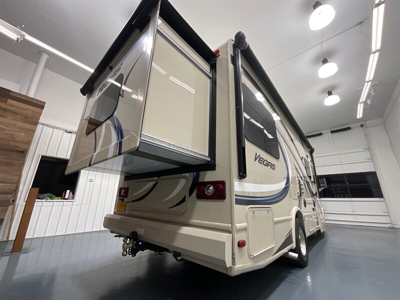 2017 Thor Vegas 25.2 LIKE NEW ONLY 16,000 MILES  Model M36941 - Photo 63 - Gladstone, OR 97027