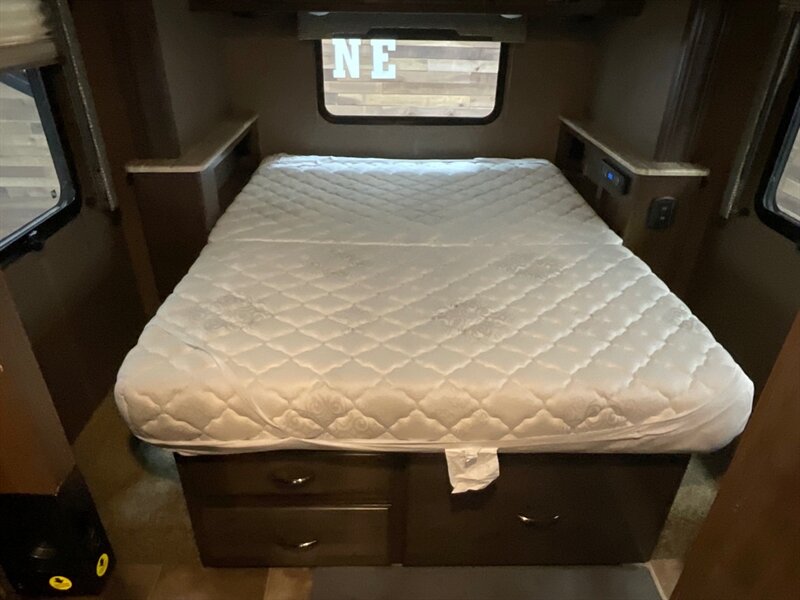 2017 Thor Vegas 25.2 LIKE NEW ONLY 16,000 MILES  Model M36941 - Photo 20 - Gladstone, OR 97027