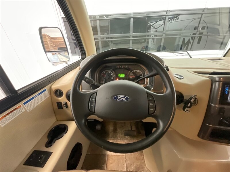 2017 Thor Vegas 25.2 LIKE NEW ONLY 16,000 MILES  Model M36941 - Photo 33 - Gladstone, OR 97027