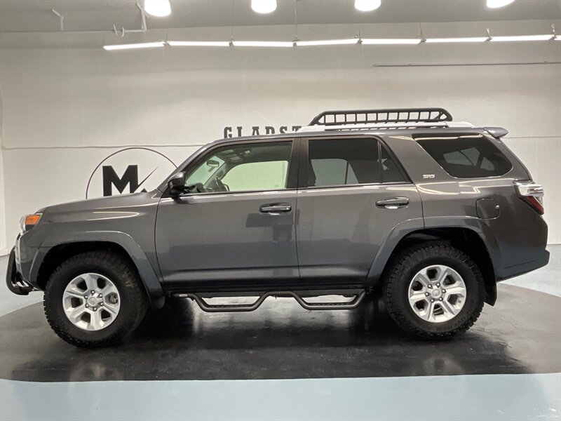 2018 Toyota 4Runner SR5 4X4 / V6 / THIRD ROW SEAT / 39K MILES  / 1-OWNER LOCAL - Photo 3 - Gladstone, OR 97027