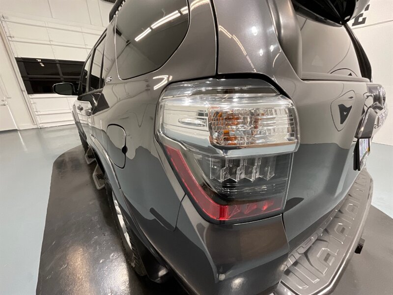 2018 Toyota 4Runner SR5 4X4 / V6 / THIRD ROW SEAT / 39K MILES  / 1-OWNER LOCAL - Photo 28 - Gladstone, OR 97027