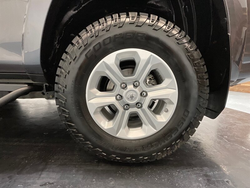 2018 Toyota 4Runner SR5 4X4 / V6 / THIRD ROW SEAT / 39K MILES  / 1-OWNER LOCAL - Photo 34 - Gladstone, OR 97027