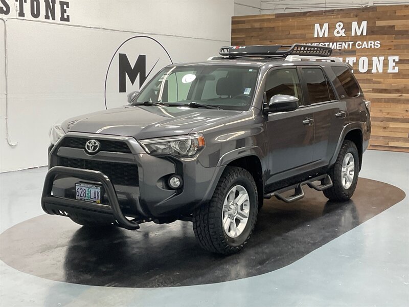 2018 Toyota 4Runner SR5 4X4 / V6 / THIRD ROW SEAT / 39K MILES  / 1-OWNER LOCAL - Photo 1 - Gladstone, OR 97027