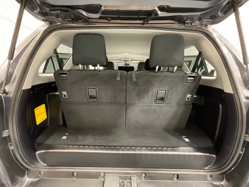 2018 Toyota 4Runner SR5 4X4 / V6 / THIRD ROW SEAT / 39K MILES  / 1-OWNER LOCAL - Photo 16 - Gladstone, OR 97027