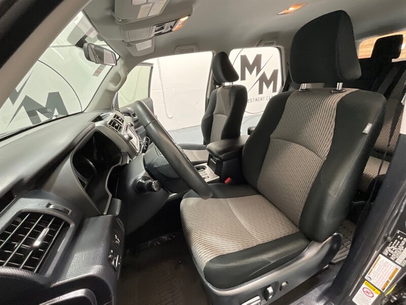 2018 Toyota 4Runner SR5 4X4 / V6 / THIRD ROW SEAT / 39K MILES  / 1-OWNER LOCAL - Photo 13 - Gladstone, OR 97027