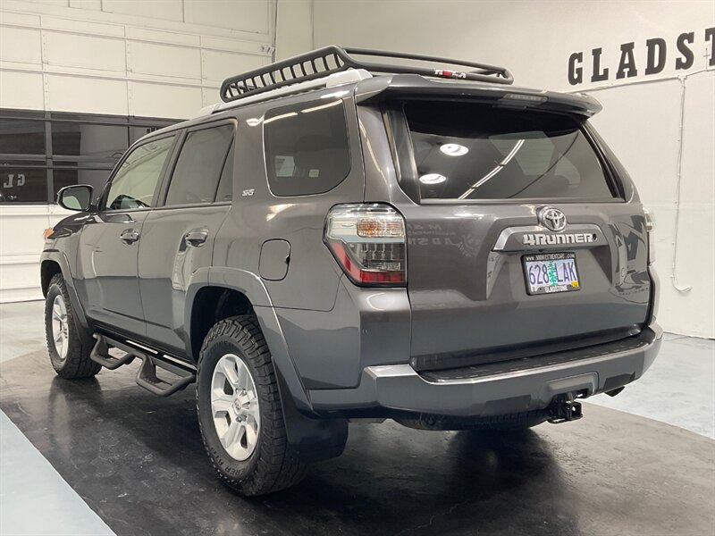 2018 Toyota 4Runner SR5 4X4 / V6 / THIRD ROW SEAT / 39K MILES  / 1-OWNER LOCAL - Photo 9 - Gladstone, OR 97027