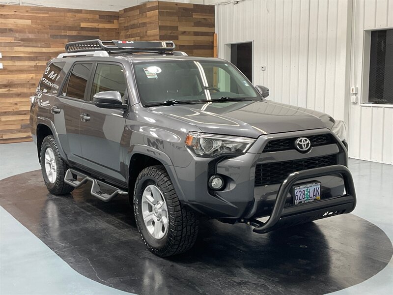 2018 Toyota 4Runner SR5 4X4 / V6 / THIRD ROW SEAT / 39K MILES  / 1-OWNER LOCAL - Photo 2 - Gladstone, OR 97027