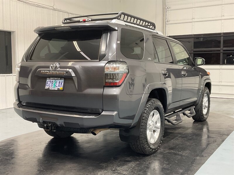 2018 Toyota 4Runner SR5 4X4 / V6 / THIRD ROW SEAT / 39K MILES  / 1-OWNER LOCAL - Photo 8 - Gladstone, OR 97027