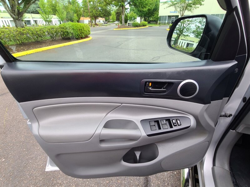 2012 Toyota Tacoma V6  / Local Oregon Truck / No Rust / Mint Condition / Super LOW Miles - Photo 39 - Portland, OR 97217