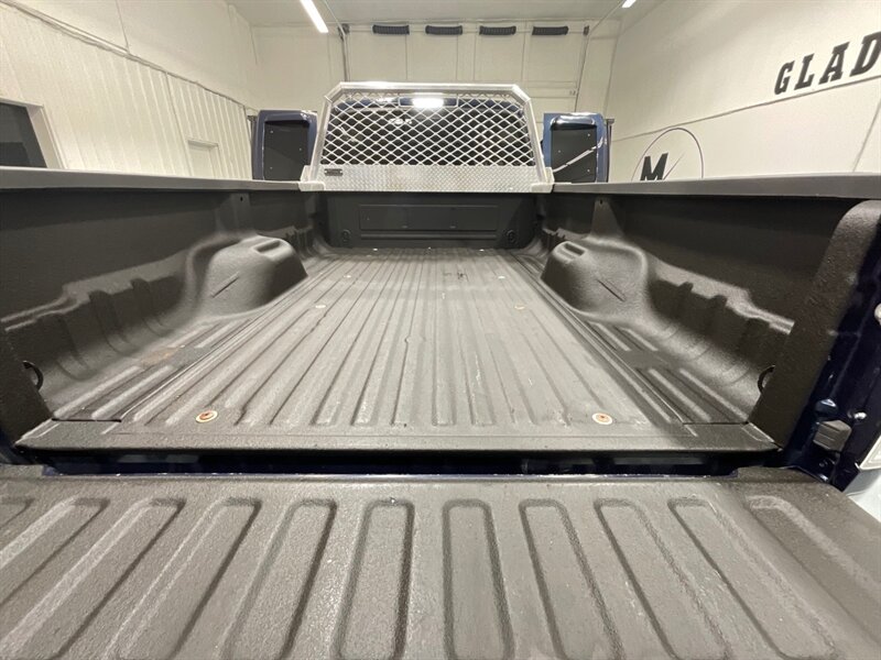 2001 Ford F-250 XLT Super Cab 4X4 / 7.3L DIESEL / 6-SPEED MANUAL / LONG BED / BRAND NEW TIRES / LOCAL TRUCK w. ZERO RUST - Photo 11 - Gladstone, OR 97027