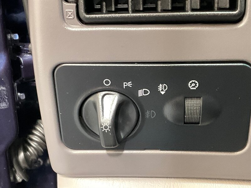 2001 Ford F-250 XLT Super Cab 4X4 / 7.3L DIESEL / 6-SPEED MANUAL / LONG BED / BRAND NEW TIRES / LOCAL TRUCK w. ZERO RUST - Photo 41 - Gladstone, OR 97027