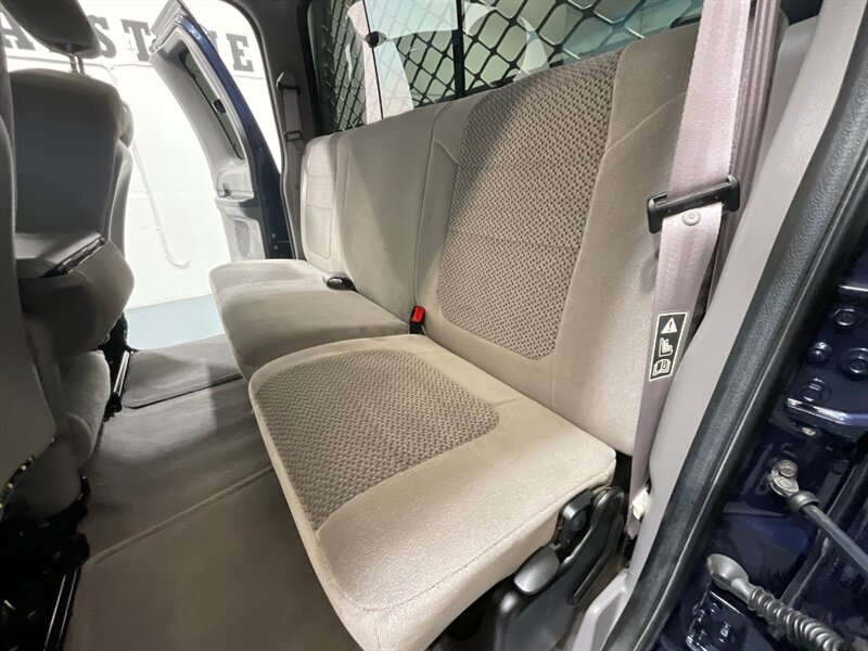 2001 Ford F-250 XLT Super Cab 4X4 / 7.3L DIESEL / 6-SPEED MANUAL / LONG BED / BRAND NEW TIRES / LOCAL TRUCK w. ZERO RUST - Photo 14 - Gladstone, OR 97027