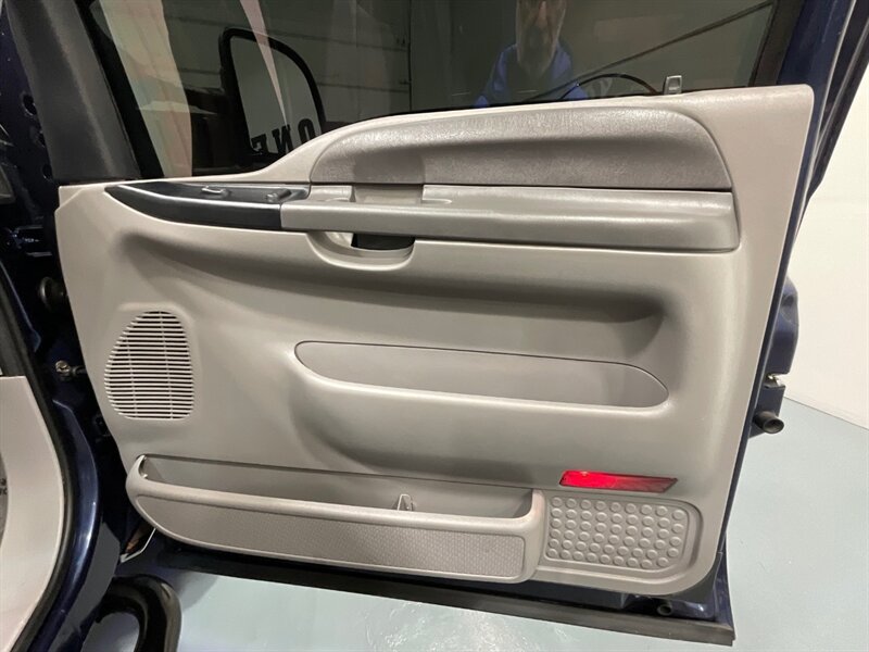 2001 Ford F-250 XLT Super Cab 4X4 / 7.3L DIESEL / 6-SPEED MANUAL / LONG BED / BRAND NEW TIRES / LOCAL TRUCK w. ZERO RUST - Photo 33 - Gladstone, OR 97027