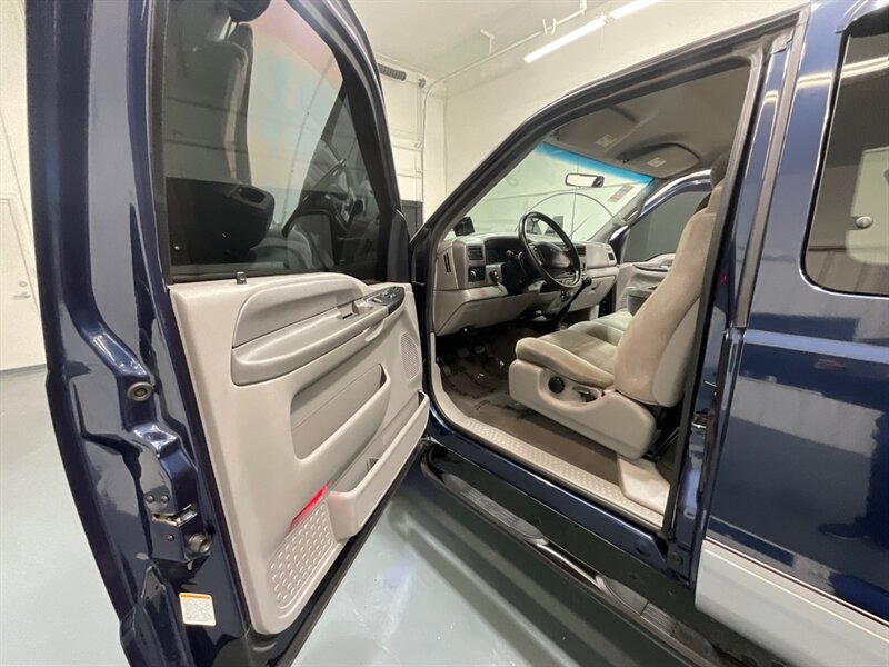 2001 Ford F-250 XLT Super Cab 4X4 / 7.3L DIESEL / 6-SPEED MANUAL / LONG BED / BRAND NEW TIRES / LOCAL TRUCK w. ZERO RUST - Photo 31 - Gladstone, OR 97027