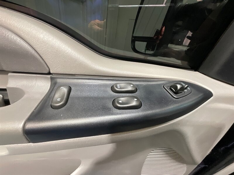 2001 Ford F-250 XLT Super Cab 4X4 / 7.3L DIESEL / 6-SPEED MANUAL / LONG BED / BRAND NEW TIRES / LOCAL TRUCK w. ZERO RUST - Photo 38 - Gladstone, OR 97027