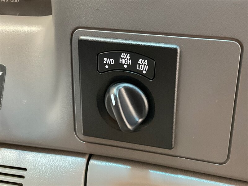 2001 Ford F-250 XLT Super Cab 4X4 / 7.3L DIESEL / 6-SPEED MANUAL / LONG BED / BRAND NEW TIRES / LOCAL TRUCK w. ZERO RUST - Photo 22 - Gladstone, OR 97027