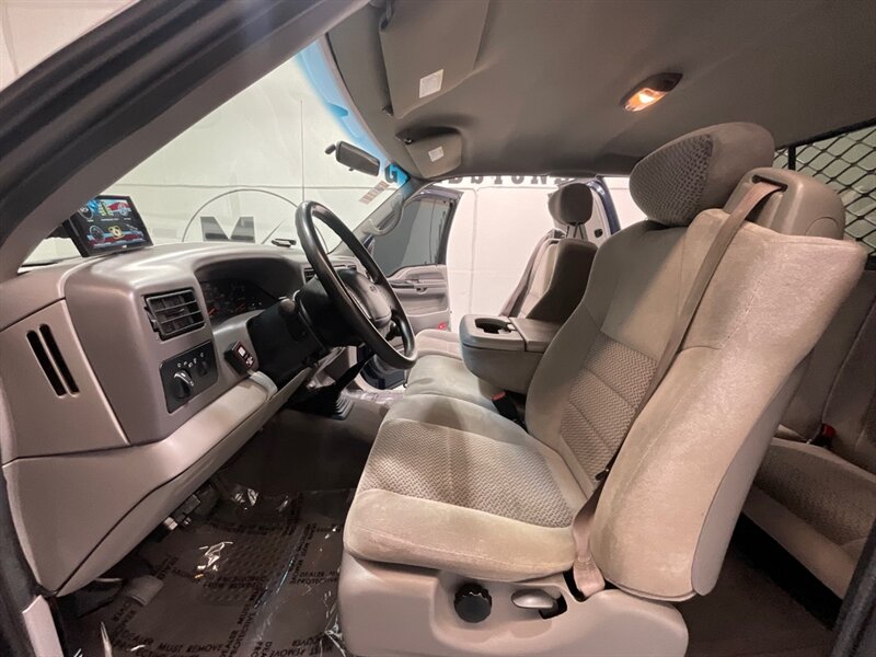 2001 Ford F-250 XLT Super Cab 4X4 / 7.3L DIESEL / 6-SPEED MANUAL / LONG BED / BRAND NEW TIRES / LOCAL TRUCK w. ZERO RUST - Photo 13 - Gladstone, OR 97027