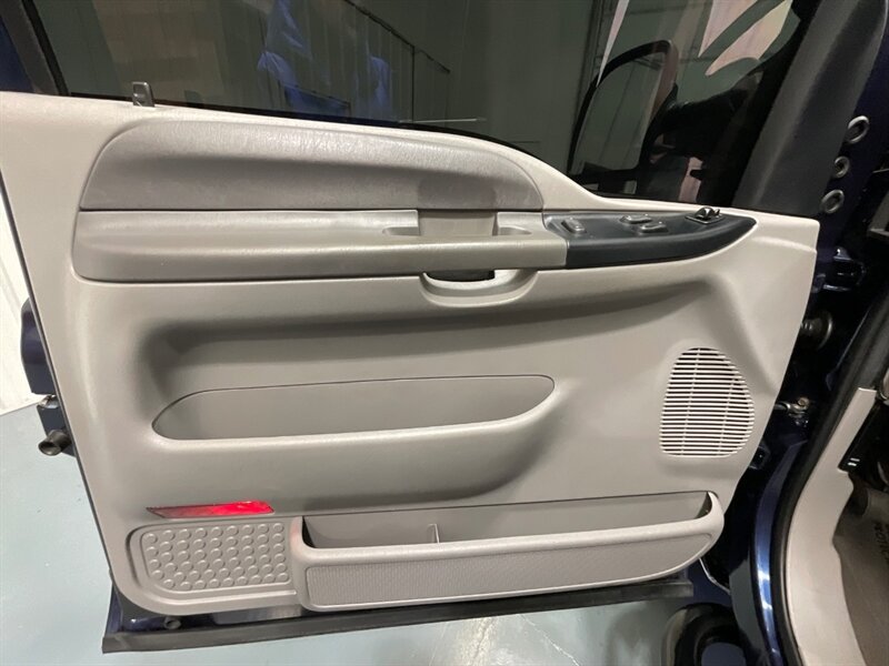 2001 Ford F-250 XLT Super Cab 4X4 / 7.3L DIESEL / 6-SPEED MANUAL / LONG BED / BRAND NEW TIRES / LOCAL TRUCK w. ZERO RUST - Photo 32 - Gladstone, OR 97027