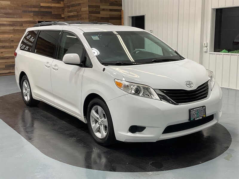 2012 Toyota Sienna LE 8-Passenger / Leather / Local VAN / Clean  / RUST FREE / EXL COND - Photo 2 - Gladstone, OR 97027