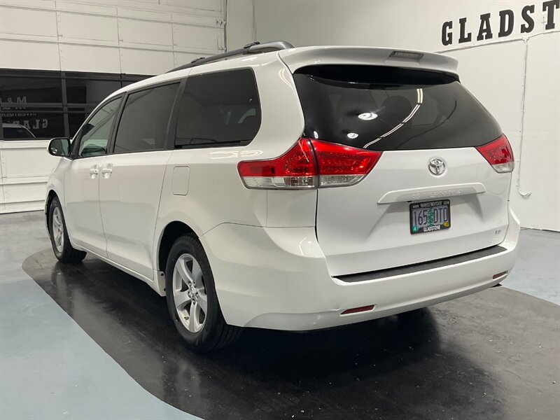 2012 Toyota Sienna LE 8-Passenger / Leather / Local VAN / Clean  / RUST FREE / EXL COND - Photo 10 - Gladstone, OR 97027