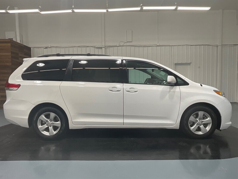 2012 Toyota Sienna LE 8-Passenger / Leather / Local VAN / Clean  / RUST FREE / EXL COND - Photo 3 - Gladstone, OR 97027