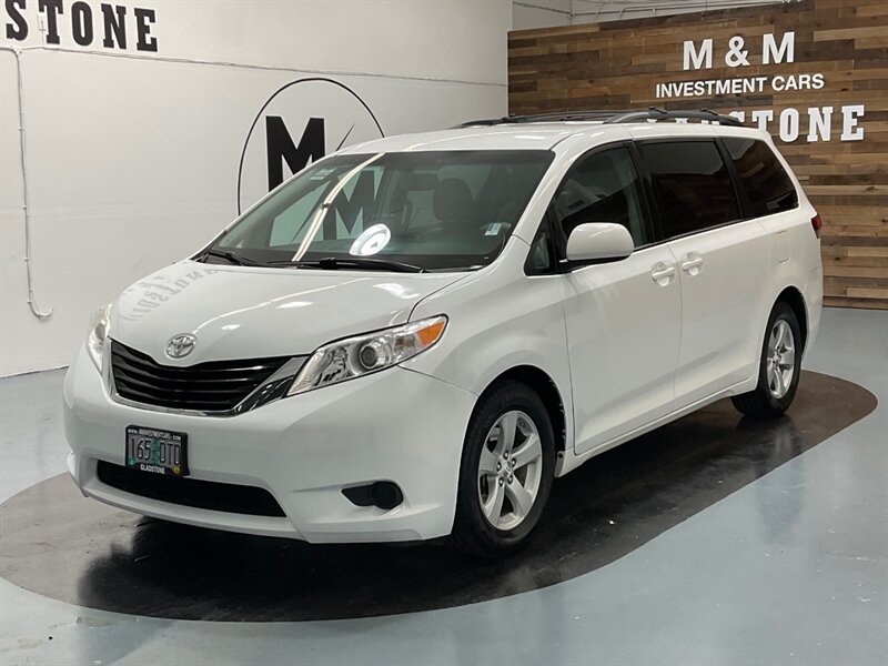 2012 Toyota Sienna LE 8-Passenger / Leather / Local VAN / Clean  / RUST FREE / EXL COND - Photo 1 - Gladstone, OR 97027