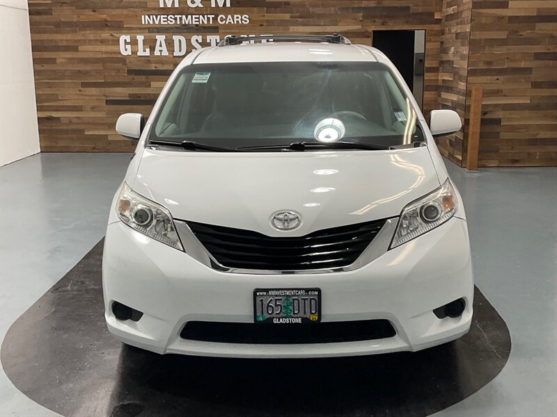 2012 Toyota Sienna LE 8-Passenger / Leather / Local VAN / Clean  / RUST FREE / EXL COND - Photo 6 - Gladstone, OR 97027