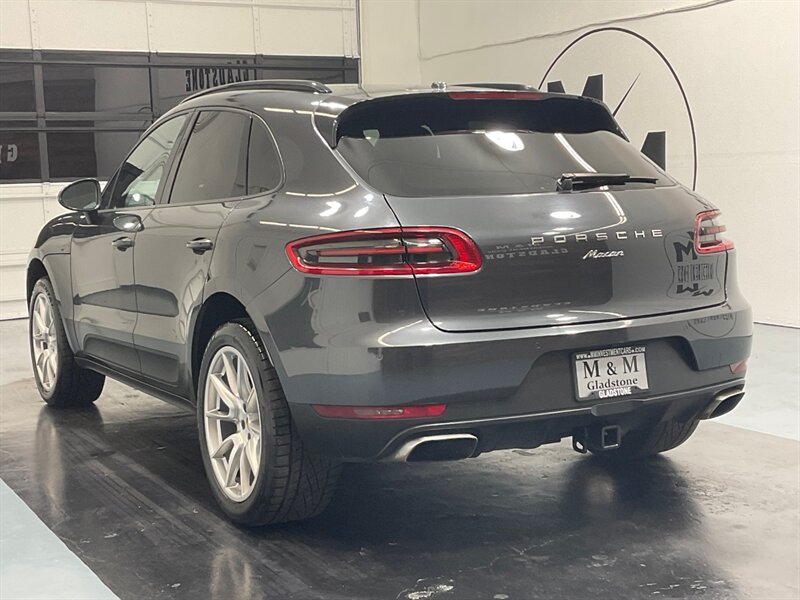 2018 Porsche Macan AWD / Sport Chrono Pkg / Pano Roof / 80K Miles  / Sport Chrono Pkg - Photo 9 - Gladstone, OR 97027